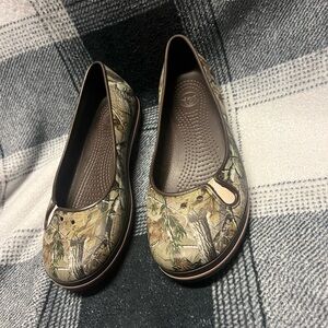 Crocs women’s ballet flats